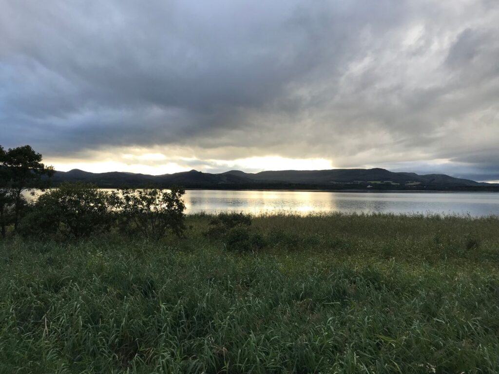 北海道の湖と涼しい気候を感じる風景