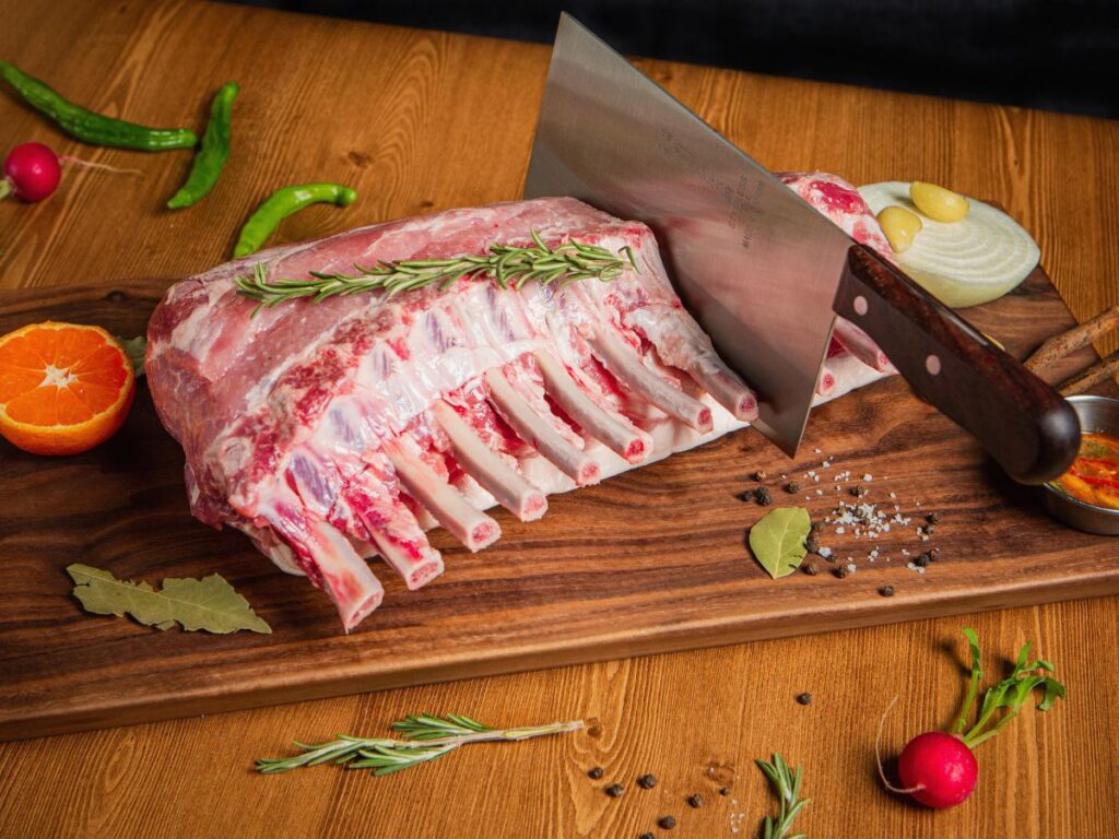 ラムチョップ用の骨付きラム肉